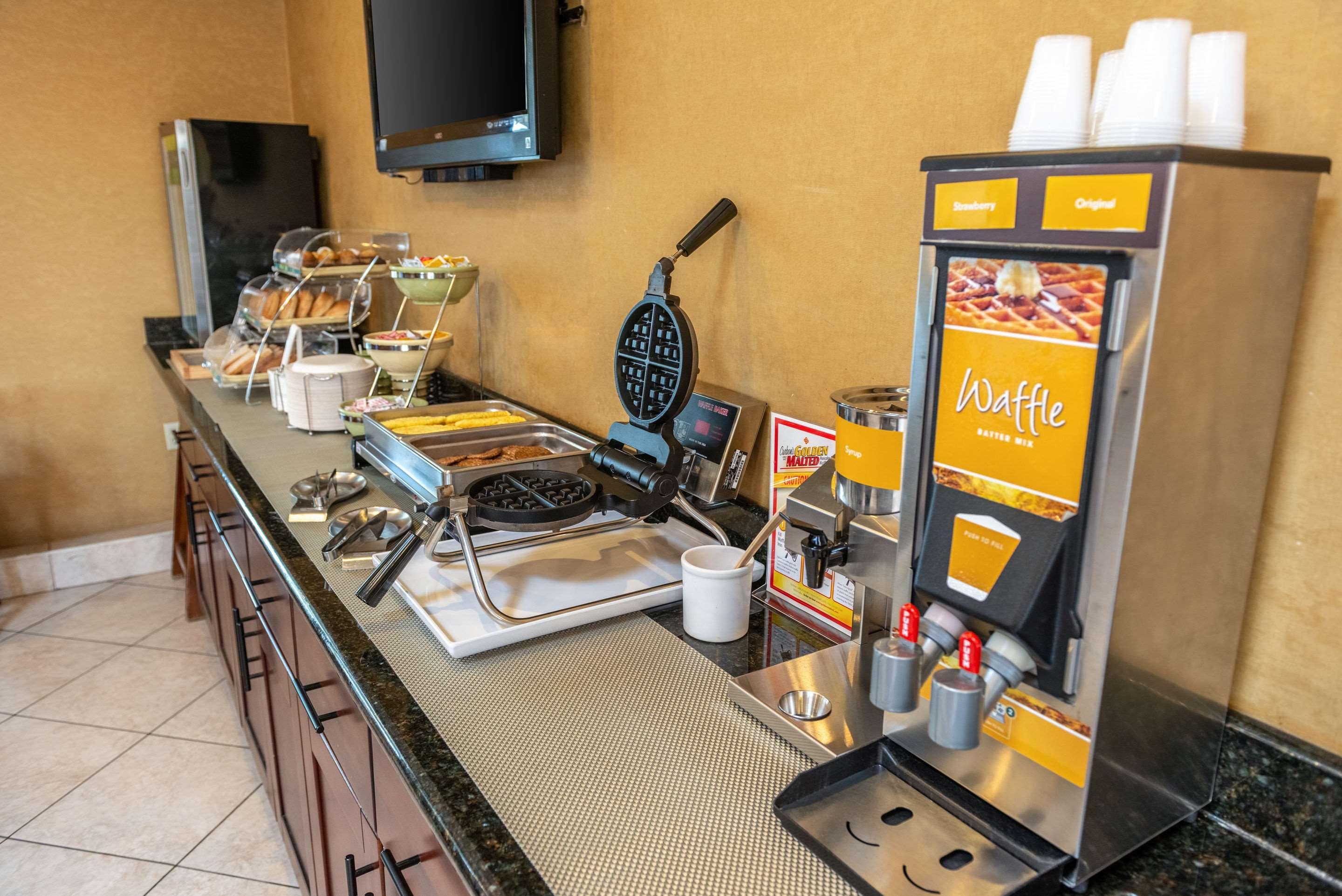 Quality Inn & Suites Seville Exterior foto